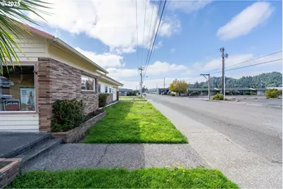 624 Winchester Ave, Winchester Bay, OR 97467 - Photo 6