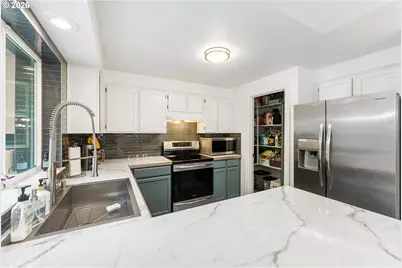 6213 SW 33rd Pl, Portland, OR 97239 - Photo 10