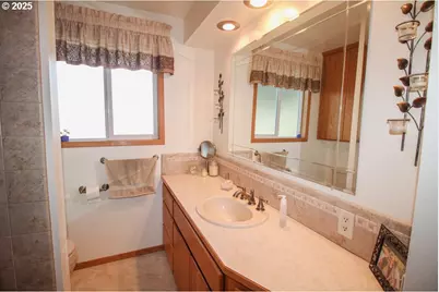 32910 SW Bridges Rd, Hillsboro, OR 97123 - Photo 10