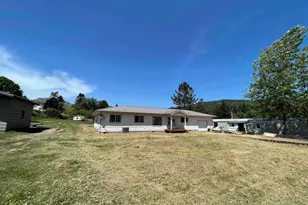 151 E Date St, Powers, OR 97466 - Photo 4