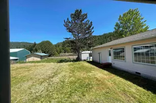 151 E Date St, Powers, OR 97466 - Photo 10
