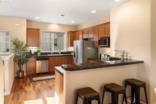 10336 SW Hollyridge Ln, Beaverton, OR 97005 - Photo 10