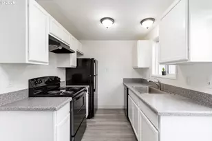 7920 SW Fanno Creek Dr, Tigard, OR 97224 - Photo 4