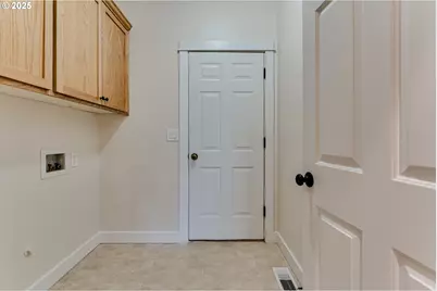 4699 Symphony Dr, Eugene, OR 97404 - Photo 14