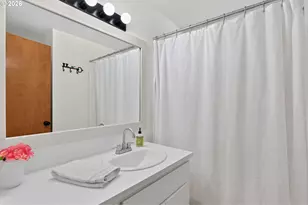 17824 SW Granada Dr, Beaverton, OR 97007 - Photo 12
