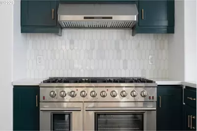 290 SW Moonridge Pl, Portland, OR 97225 - Photo 10