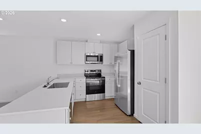 658 Minnesota St, Lebanon, OR 97355 - Photo 4