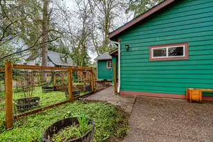 1010 Elkay Dr, Eugene, OR 97404 - Photo 2