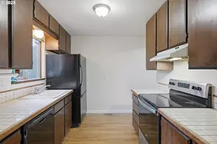 17570 NW Shorewood Dr, Beaverton, OR 97006 - Photo 4