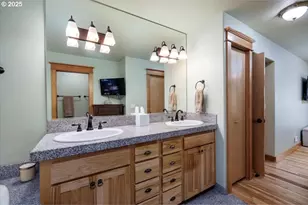 9690 SW Spring Crest Dr, Portland, OR 97225 - Photo 20