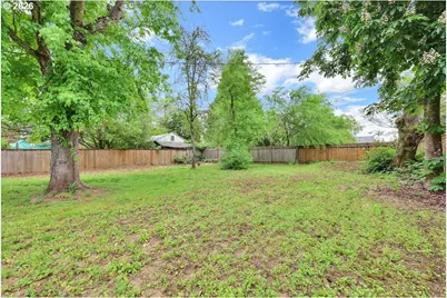 845 Hughes St, Eugene, OR 97402 - Photo 24