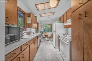 9200 SW Elrose Ct, Portland, OR 97224 - Photo 12