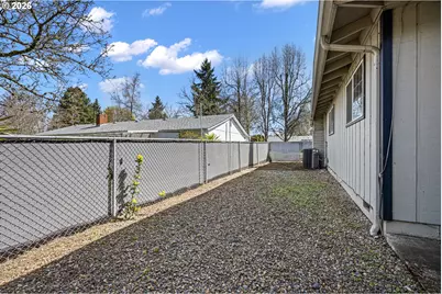 1980 Princeton Dr, Eugene, OR 97405 - Photo 20