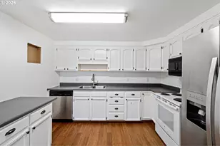 1980 Princeton Dr, Eugene, OR 97405 - Photo 8