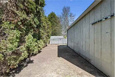 1980 Princeton Dr, Eugene, OR 97405 - Photo 20