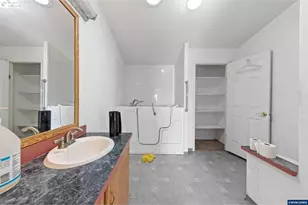4065 Perrydale Rd, Dallas, OR 97338 - Photo 12