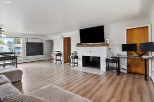 360 E Elwood St, Stayton, OR 97383 - Photo 8