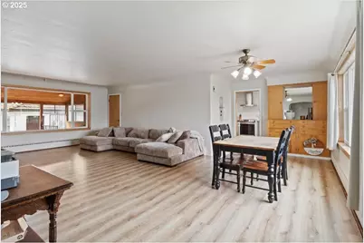 360 E Elwood St, Stayton, OR 97383 - Photo 6