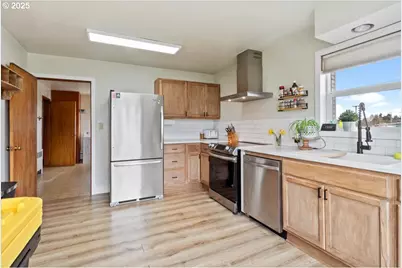 360 E Elwood St, Stayton, OR 97383 - Photo 12