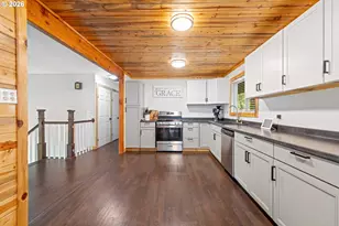 1101 E 15th St, Coquille, OR 97423 - Photo 10
