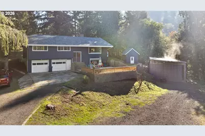 1101 E 15th St, Coquille, OR 97423 - Photo 2