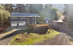 1101 E 15th St, Coquille, OR 97423 - Photo 2
