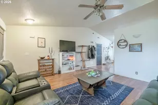 1910 18th Ave, Sweet Home, OR 97386 - Photo 4