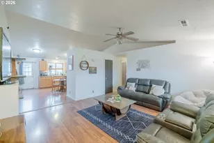 1910 18th Ave, Sweet Home, OR 97386 - Photo 2