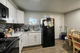 880 N Pershing St, Mount Angel, OR 97362 - Photo 32