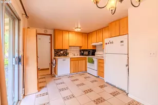 1926 NE Vista Ave, Gresham, OR 97030 - Photo 10