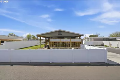 1889 NE 2nd Pl, Hermiston, OR 97838 - Photo 2