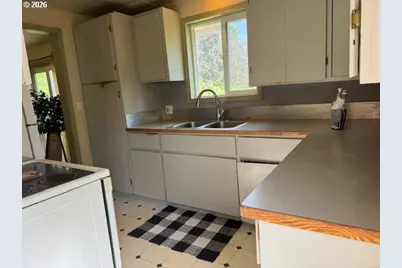 219 Federal Ln, Eugene, OR 97404 - Photo 10