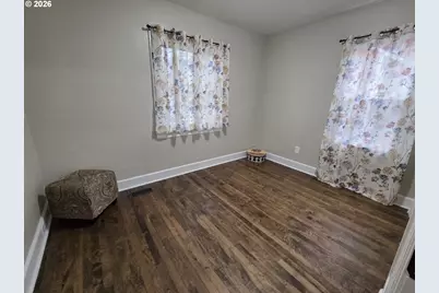 415 SE Roberts Ave, Gresham, OR 97080 - Photo 8