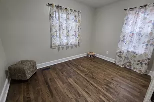 415 SE Roberts Ave, Gresham, OR 97080 - Photo 8