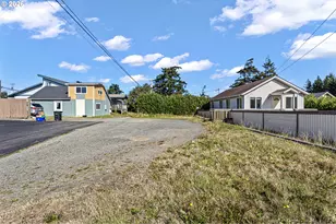 1946 16th St, North Bend, OR 97459 - Photo 8