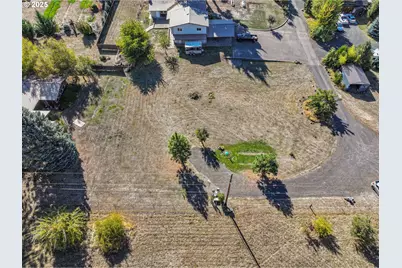 1195 NW Baker Dr, White Salmon, WA 98672 - Photo 8