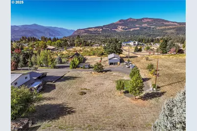 1195 NW Baker Dr, White Salmon, WA 98672 - Photo 4