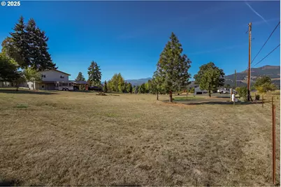 1195 NW Baker Dr, White Salmon, WA 98672 - Photo 24