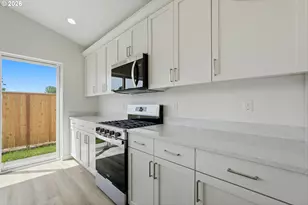 375 SE Shetterly Dr, Dallas, OR 97338 - Photo 10