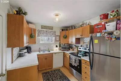 687 N 3rd St, Coos Bay, OR 97420 - Photo 40