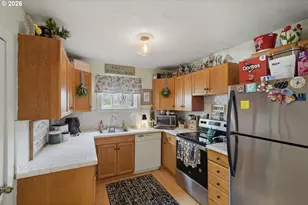 687 N 3rd St, Coos Bay, OR 97420 - Photo 40