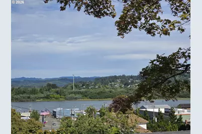 687 N 3rd St, Coos Bay, OR 97420 - Photo 24