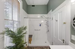 687 N 3rd St, Coos Bay, OR 97420 - Photo 34