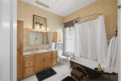 687 N 3rd St, Coos Bay, OR 97420 - Photo 20