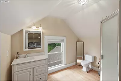 687 N 3rd St, Coos Bay, OR 97420 - Photo 32