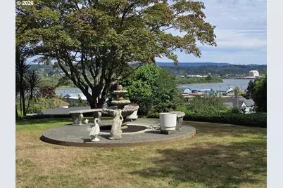 687 N 3rd St, Coos Bay, OR 97420 - Photo 4