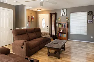 926 Falcon Ct, Lebanon, OR 97355 - Photo 12
