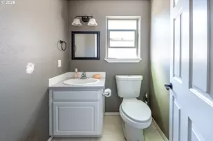 926 Falcon Ct, Lebanon, OR 97355 - Photo 18