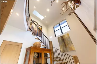 570 Toms Dr, Hood River, OR 97031 - Photo 8