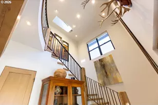 570 Toms Dr, Hood River, OR 97031 - Photo 8